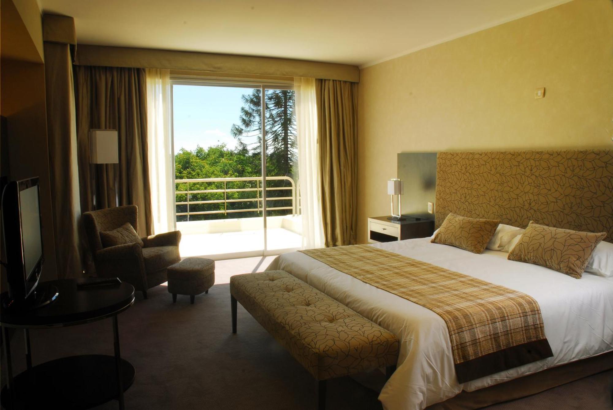 Howard Johnson Plaza Resort & Casino Mayorazgo Paraná Oda fotoğraf A bedroom at the hotel