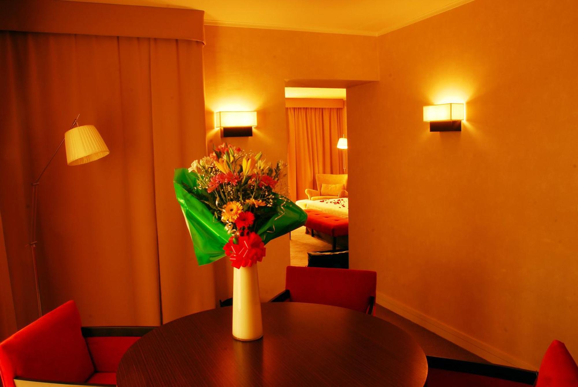Howard Johnson Plaza Resort & Casino Mayorazgo Paraná Oda fotoğraf A suite at the hotel