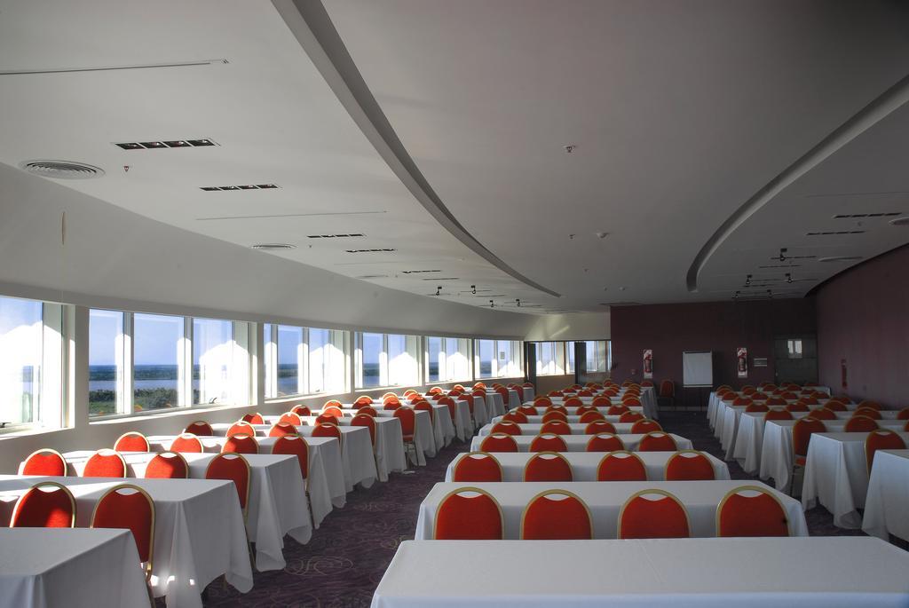 Howard Johnson Plaza Resort & Casino Mayorazgo Paraná Dış mekan fotoğraf The interior of the conference centre