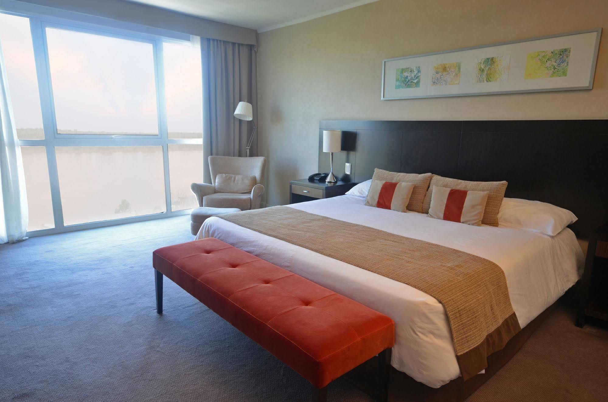Howard Johnson Plaza Resort & Casino Mayorazgo Paraná Dış mekan fotoğraf A bedroom at the hotel