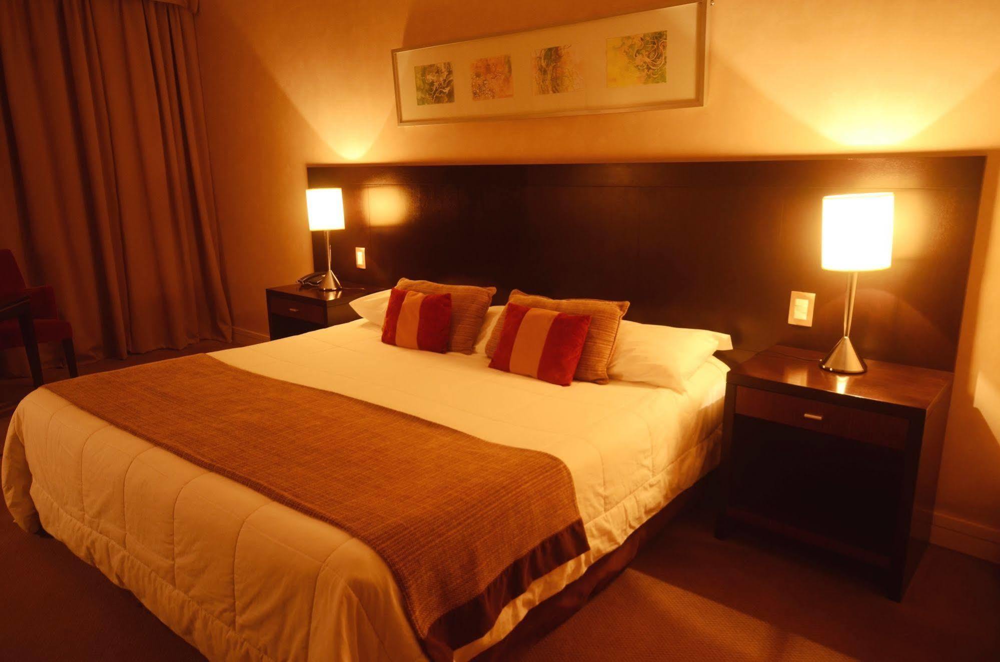 Howard Johnson Plaza Resort & Casino Mayorazgo Paraná Dış mekan fotoğraf A bedroom at the hotel