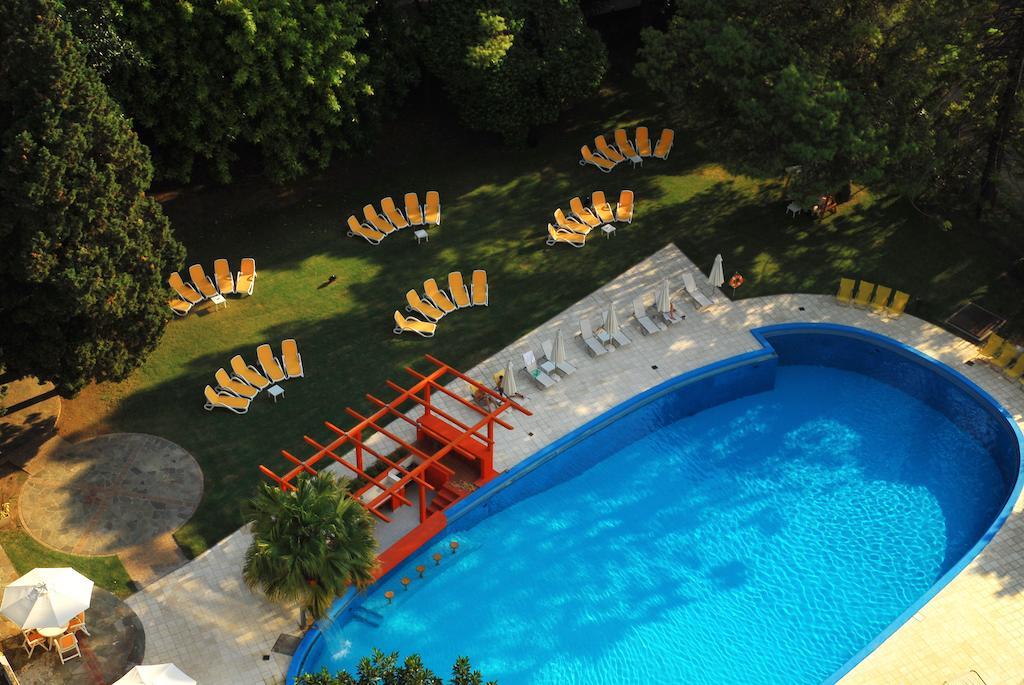 Howard Johnson Plaza Resort & Casino Mayorazgo Paraná Dış mekan fotoğraf Butterfly garden